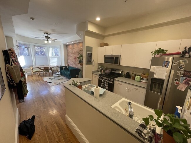 Photo - 183 Saint Botolph St Unidad 2