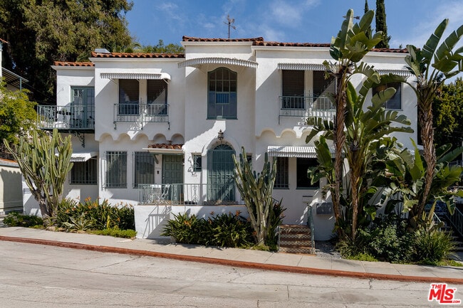 Building Photo - 2166 Beachwood Terrace Unit 2168