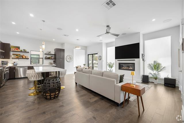 Building Photo - 425 W 9th St Unit 104 Rental