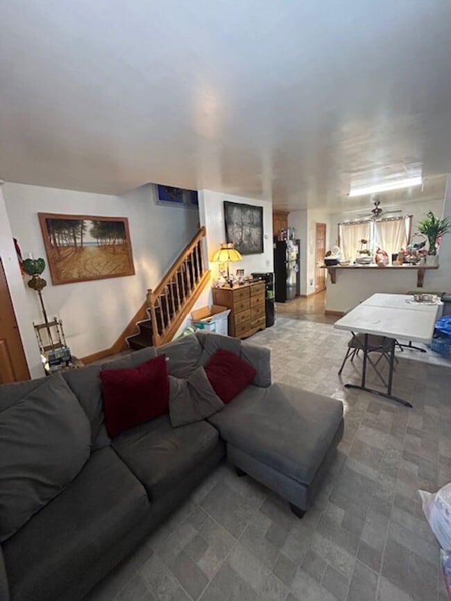 Photo - 3 Bedroom 1.5 Bathroom Available in Lancaster