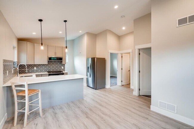 Photo - Modern 2 Bed/1 Bath in the Heart of Tennys...