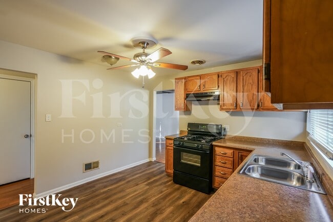 Photo - 3906 214th St