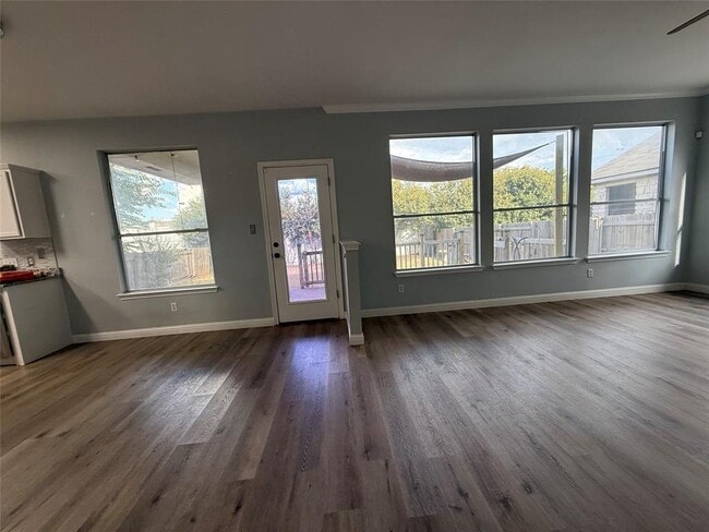 Photo - 723 Settlement St