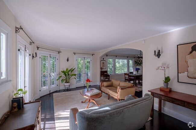 Building Photo - 6338 Longview Ave Unit 6338 Rental