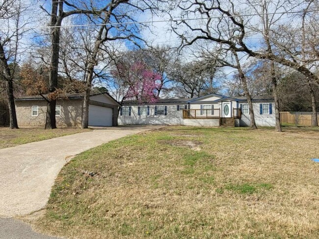 Building Photo - 22696 Lakeway Hbr