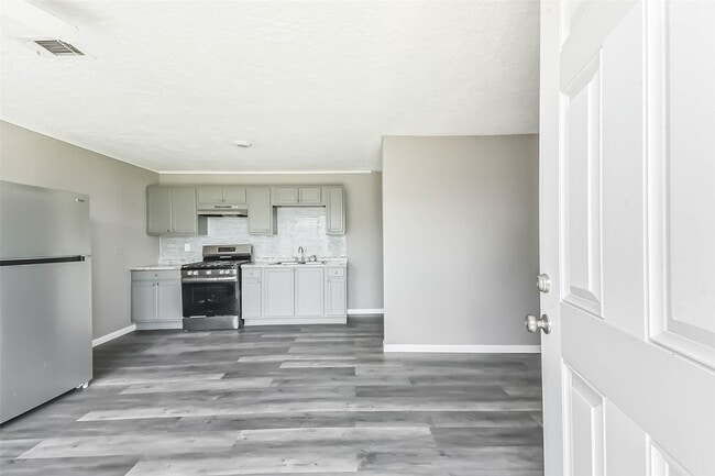 Building Photo - 14249 Brownsville St Rental