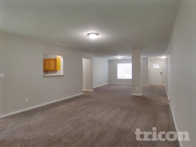 Photo - 2880 Lakestream Dr