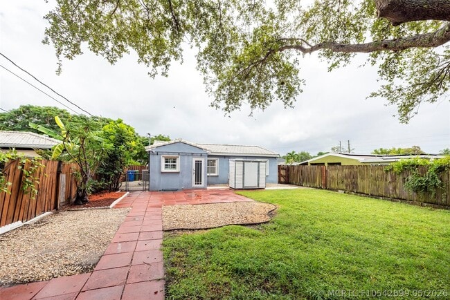 1225 NW 4th Ave
