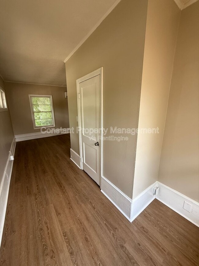 Photo - 614 W Poplar St