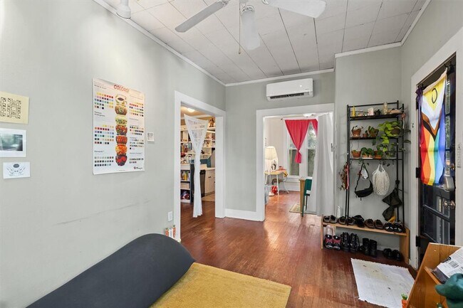 Photo - 3404 1/2-3402 Grooms St