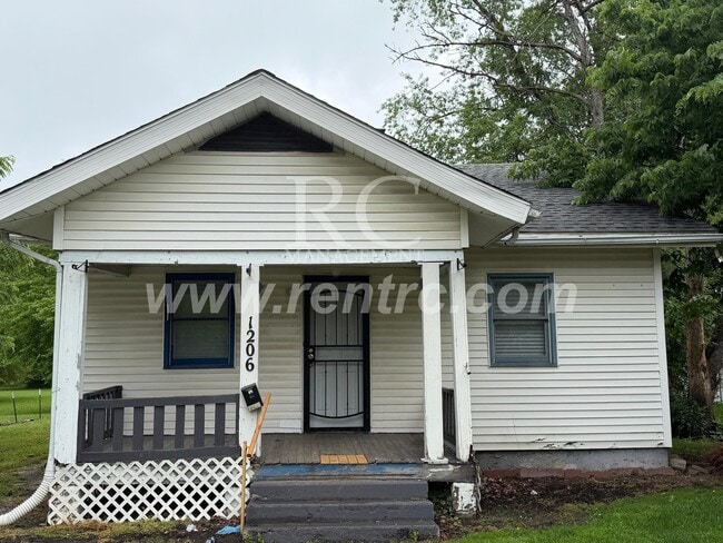 Building Photo - 1206 Robinson-