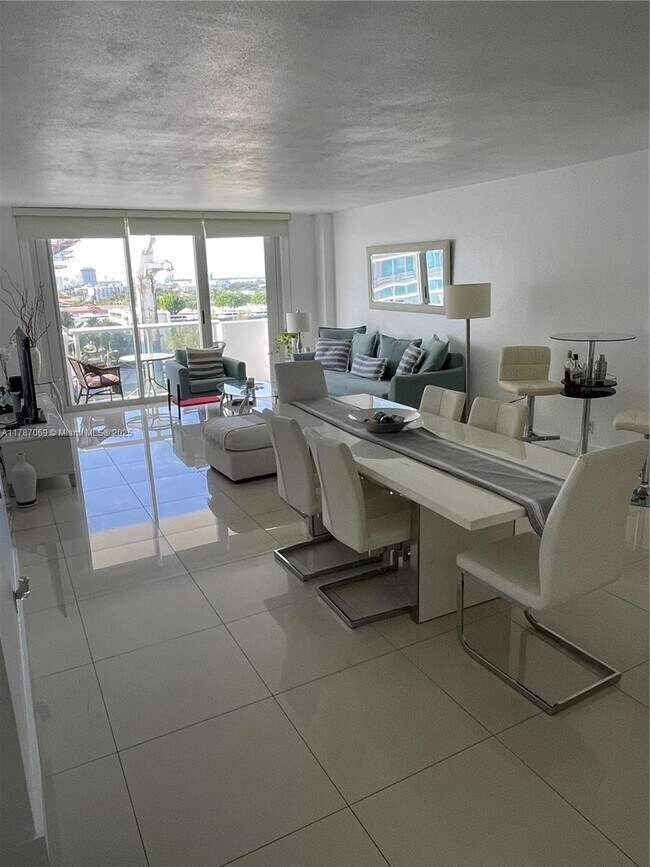 Building Photo - 9195 Collins Ave Unit 1012 Rental