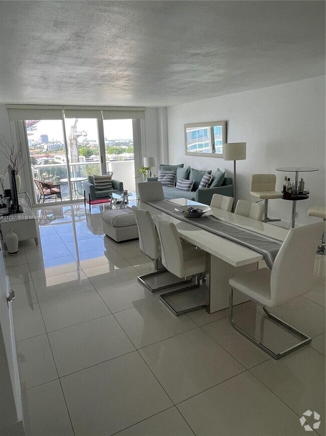 Building Photo - 9195 Collins Ave Unit 1012 Rental