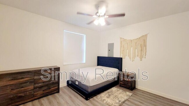 Building Photo - 1709 Sycamore St Rental
