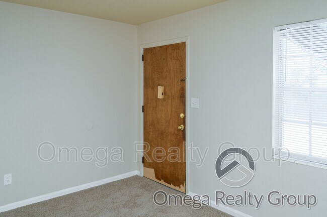 Photo - 2020 High School Rd Unit Apt C