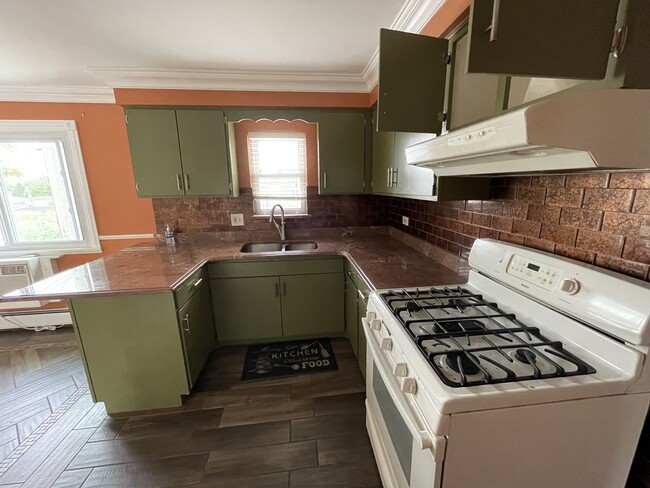 Kitchen - 2440 River Rd Unit 3E