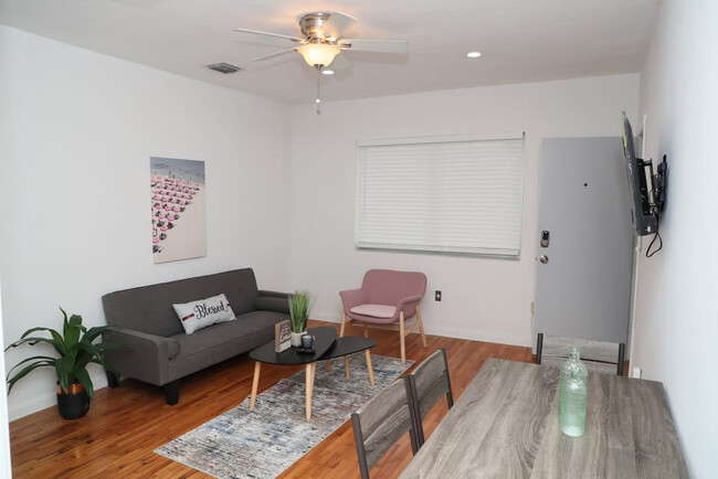 Building Photo - 215 Antilla Ave Rental
