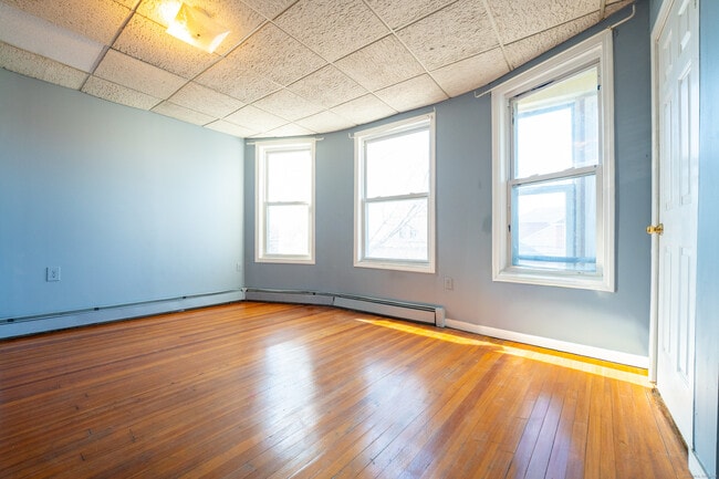 Photo - 1368 E Main St