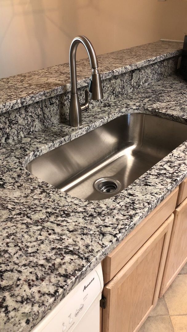 Photo - REDUCED!  River Oaks 28E - SPECIAL - 2nd month 1/2 half off rent Unidad 28-E