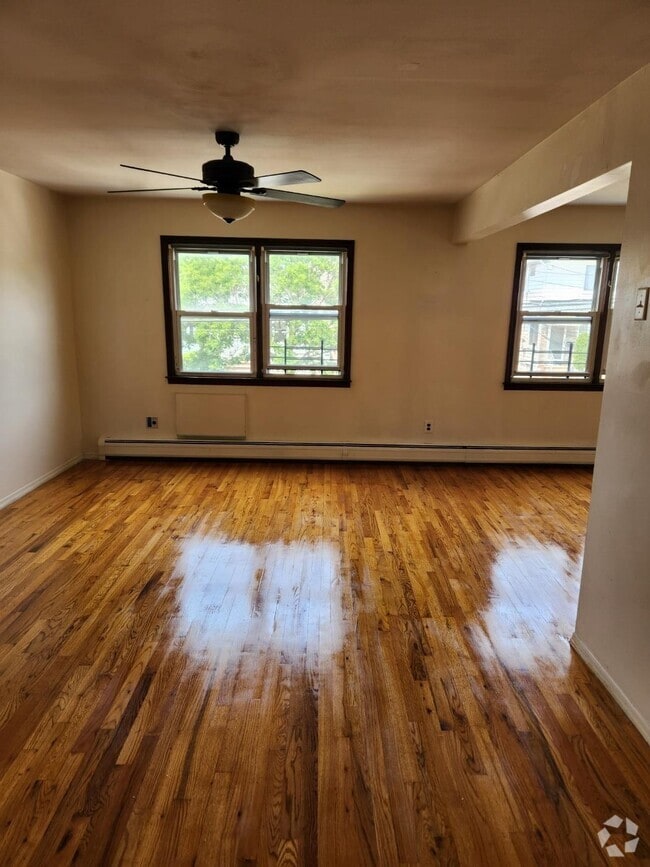 Building Photo - 45-35 160th St Rental