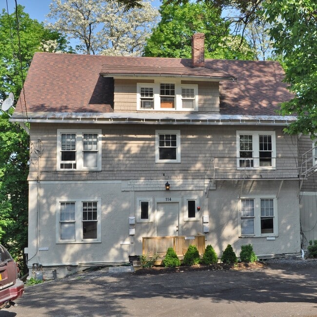 Building Photo - 114 Highland Pl