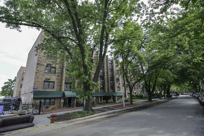 Building Photo - 665 W Wrightwood Rental