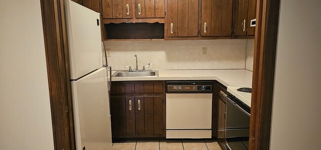 Photo - 2 Bedroom 1 Bath House $1,600 - Available May 2026! Unit 144 South Corl Street