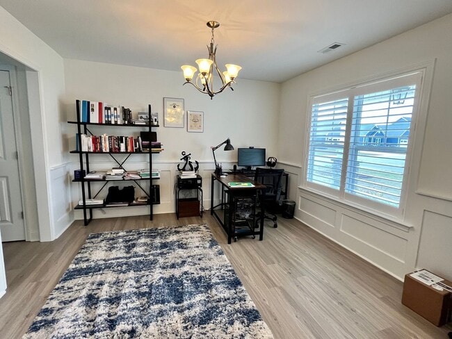 Photo - Extremely well kept 3 Bedroom avail in The Landing at Mill Creek!