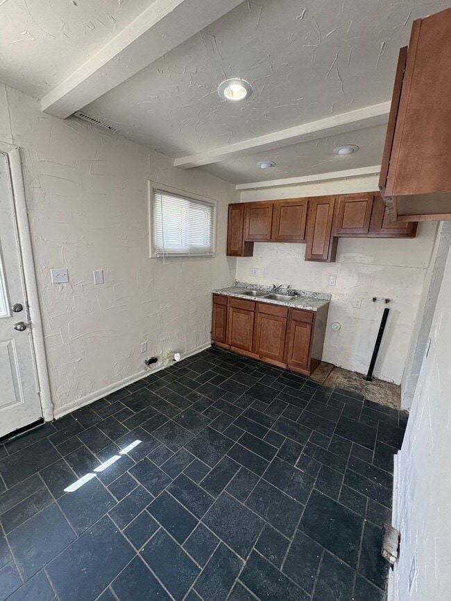 Photo - 3 Bedroom in North Linden w/Detached Garage