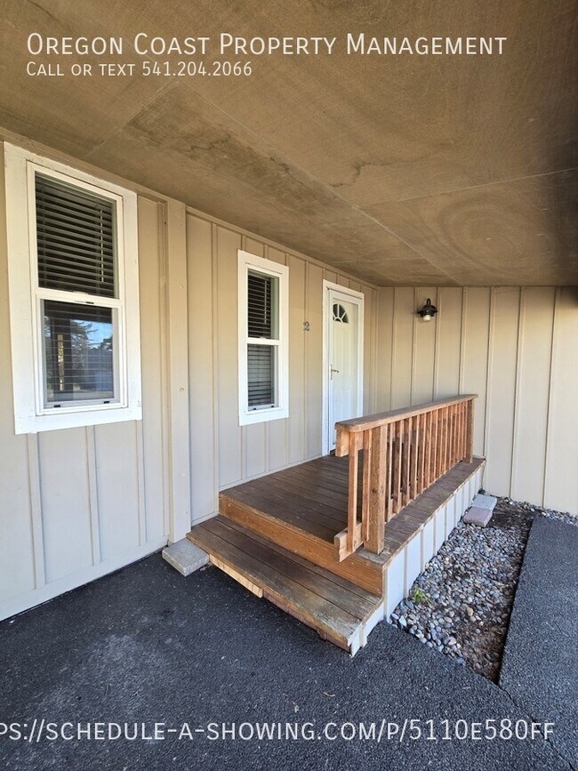 215 NW Sunset St Unit 2