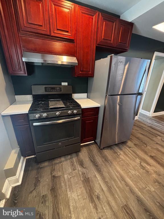 Building Photo - 208 4th Ave