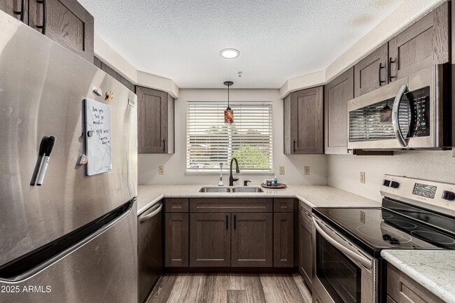 Building Photo - 1825 W Ray Rd Rental