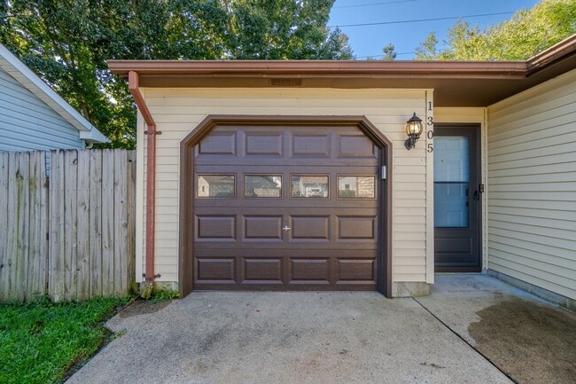 Photo - Beautiful 3 bedroom 2 bath house w/attached garage.