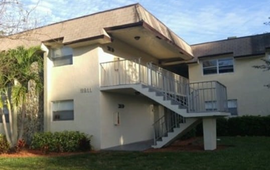 Photo - Lakeview Apartments - 5911 SW 41 St