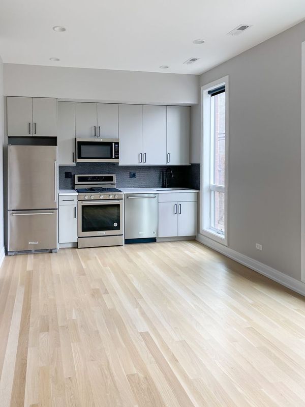 Photo - 1050 W Cornelia Ave Unit 202