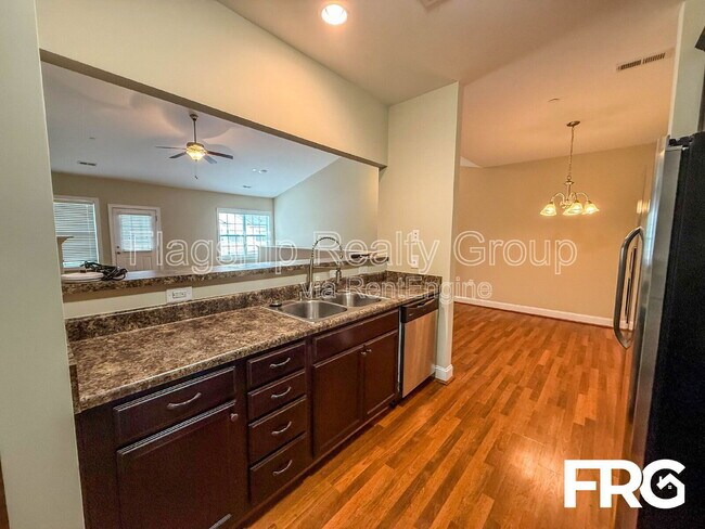 Photo - 1921 Covengton Way