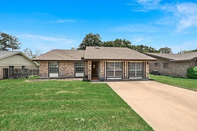 Building Photo - 6509 Skycrest Dr