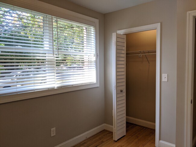 Photo - 4016 Calvert St NW Unit 1