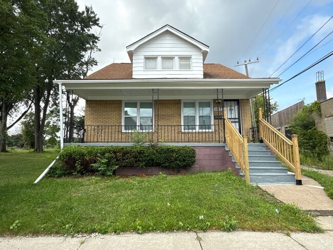 Building Photo - Fully Renovated 3-Bedroom Home – Move-In R...