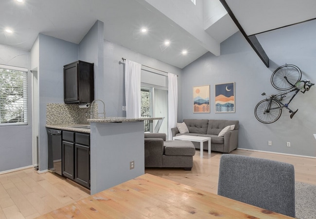 Photo - 3018 S 1st St Unidad 203.15