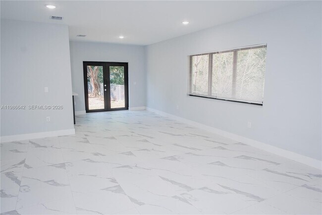 Photo - 521 NW 22nd Ave