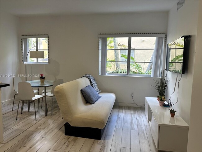 Photo - 1560 Meridian Ave Unidad 103