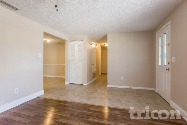 Photo - 2308 Selkirk St