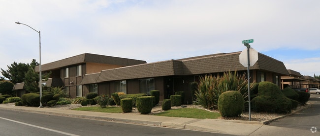 002 - Tiburon Apartments