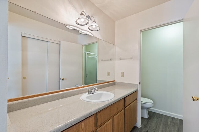 Master Restroom - Park Place Apartments