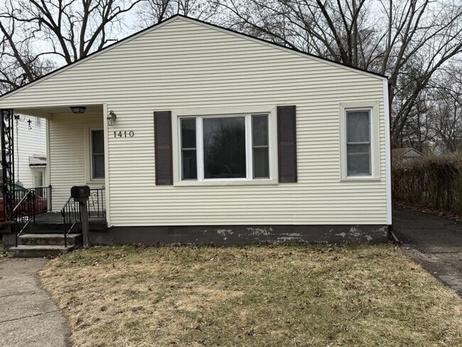 Building Photo - 1410 Bradley Ave