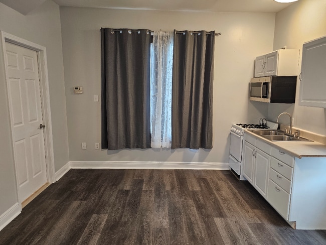 Building Photo - 1511 N Dupre St