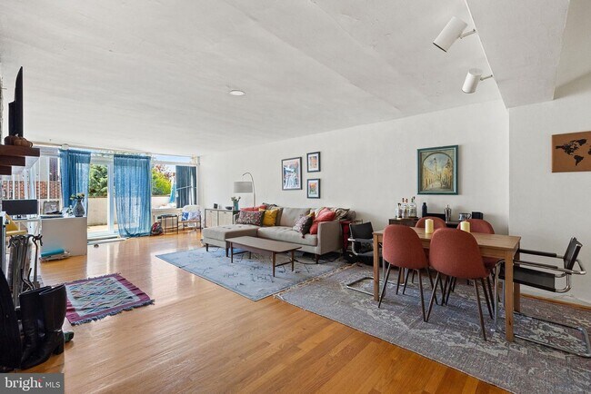 Photo - 1928 Lombard St Unit 3
