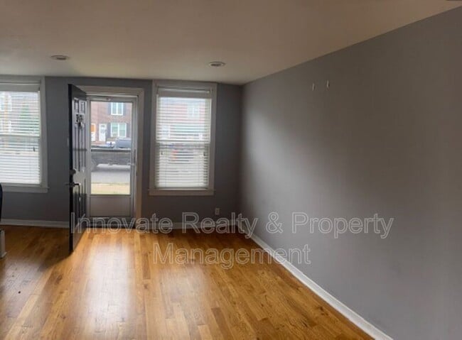 Photo - 3726 Richmond St