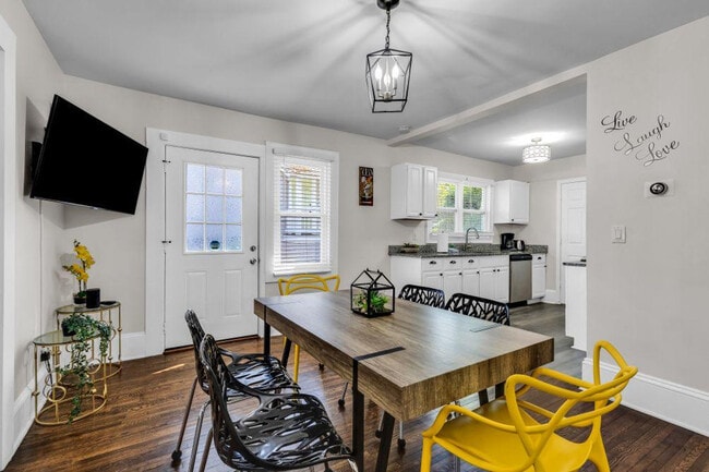 Photo - 820 Parkwood Ave Unit ID1269089P